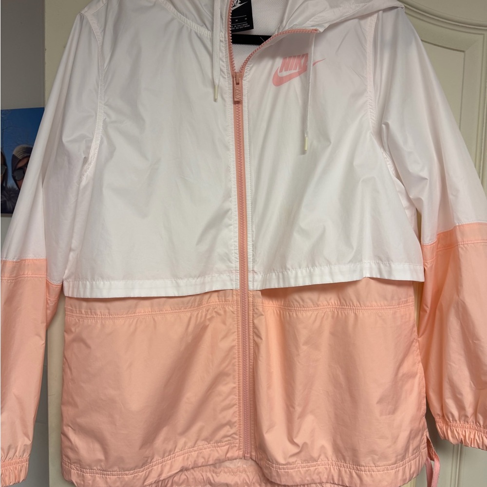 Women’s Medium Nike Windbreaker Jacket